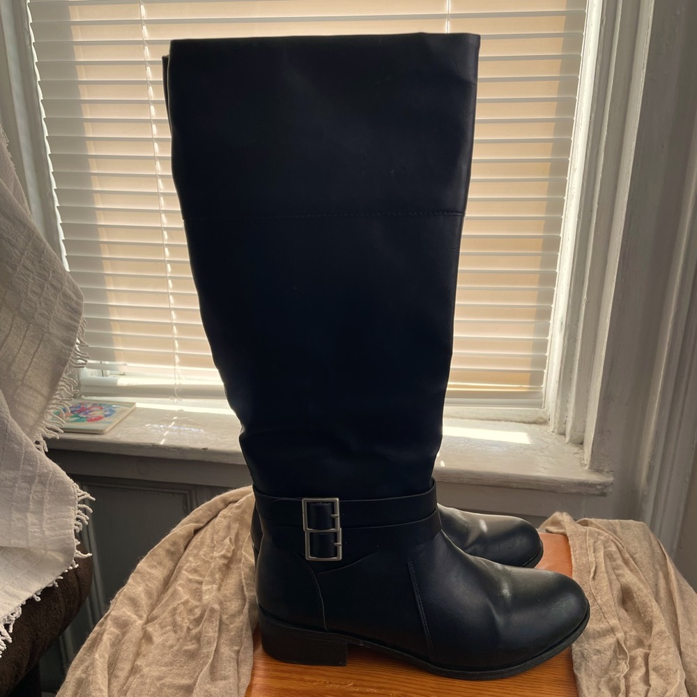 Black winter boots under the knee